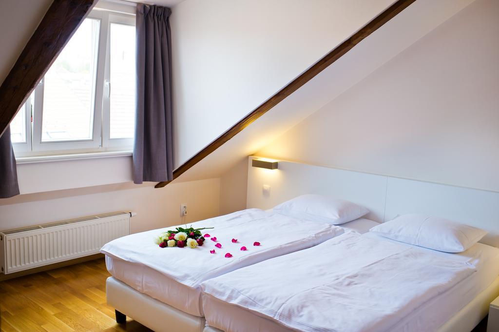 Vysehrad Castle Suite Prague Room photo